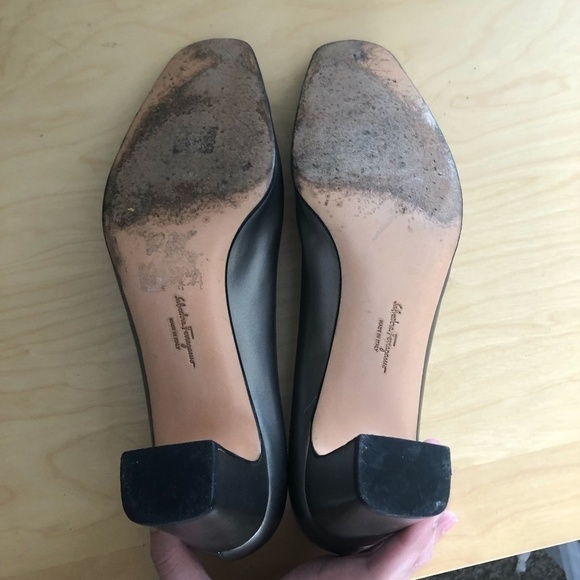 Vintage SALVADOR FERRGAMO Square Toe Pumps - Picture 5 of 10